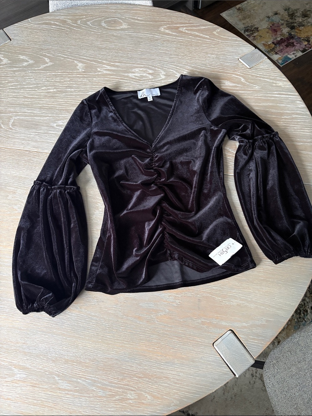dh NEW YORK Black Velvet Ruched V-Neck Balloon Sleeve Top
